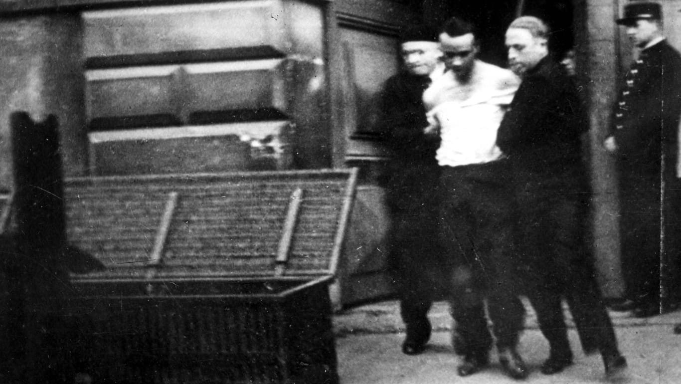 Auf dem Weg zur Hinrichtung: Eugen Weidmann wurde wegen sechsfachen Mordes zum Tode verurteilt.