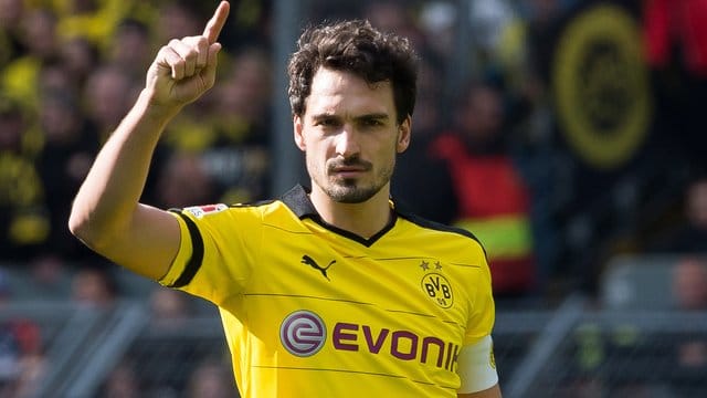 In den Medien wird über eine Rückkehr des Bayern-Verteidigers zu Borussia Dortmund spekuliert. In den Medien wird über eine Rückkehr des Bayern-Verteidigers zu Borussia Dortmund spekuliert.