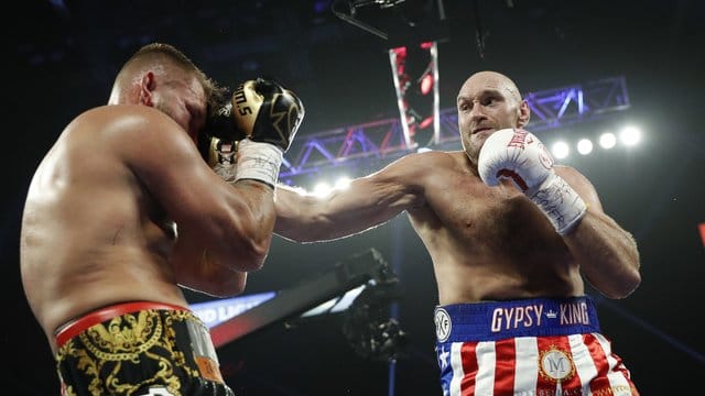 Der Kampf von Tom Schwarz (l) gegen Tyson Fury war früh beendet.