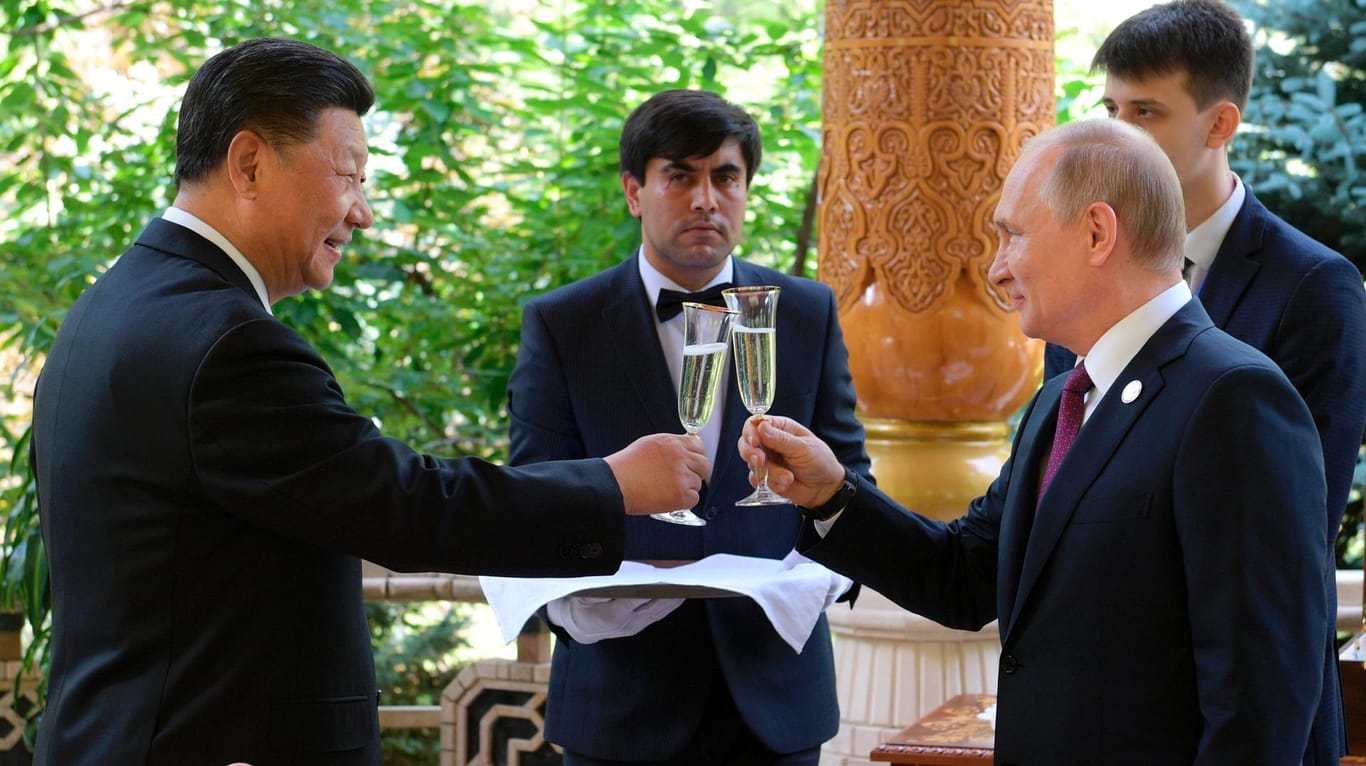 Putin stößt mit Xi vor der Konferenz über Interaktion und vertrauensbildende Maßnahmen in Asien (CICA) an.