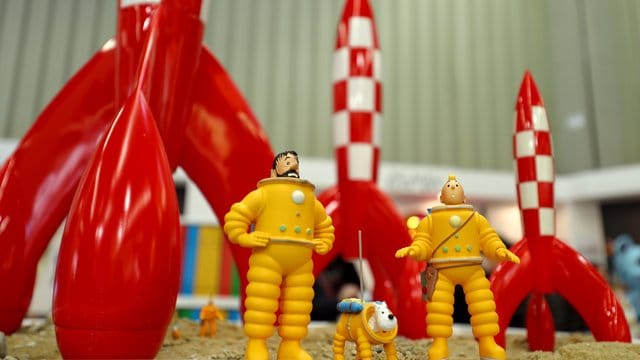 Die Comic-Figuren Kapitän Haddock (l-r), Struppi und Tim reisten schon 1954 auf den Mond. Die Comic-Figuren Kapitän Haddock (l-r), Struppi und Tim reisten schon 1954 auf den Mond.