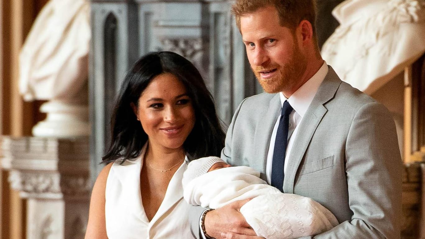 Herzogin Meghan und Prinz Harry mit ihrem Sohn Archie Harrison: Hier traten sie erstmals als kleine Familie vor ausgewählte Presseleute.