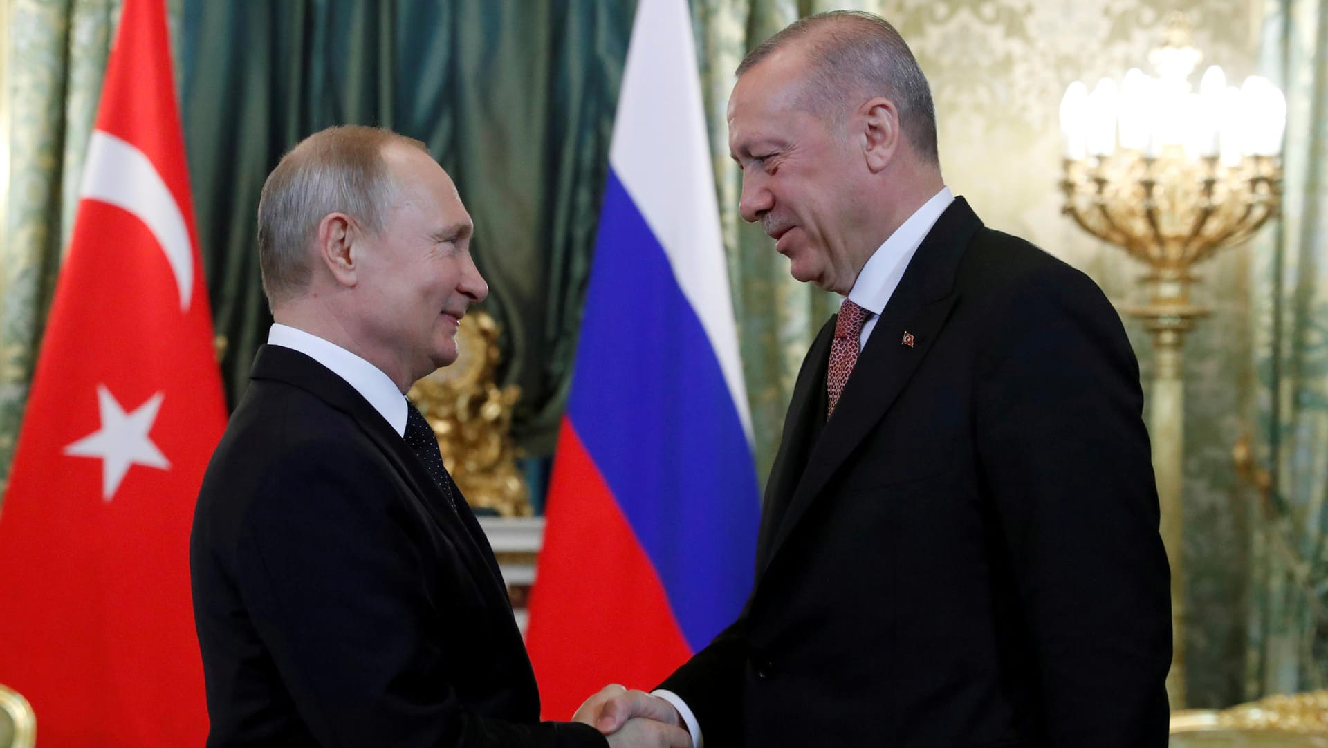 Die beiden Präsidenten Putin und Erdogan bei einem Treffen in Moskau (Archivbild): Für den türkischen Präsidenten gibt es am umstrittenen Kauf des russischen Raketenabwehrsystems S-400 nichts mehr zu rütteln.