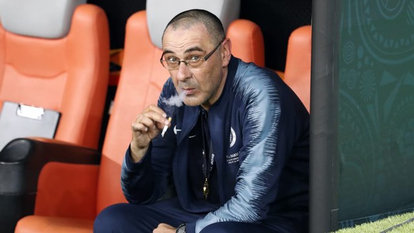 Maurizio Sarri raucht seine Zigaretten zukünftig auf der Juventus-Bank.