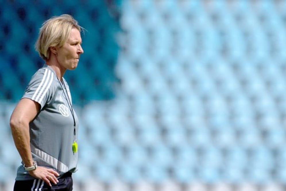 Die deutsche Bundestrainerin Martina Voss-Tecklenburg erwägt personelle Wechsel.