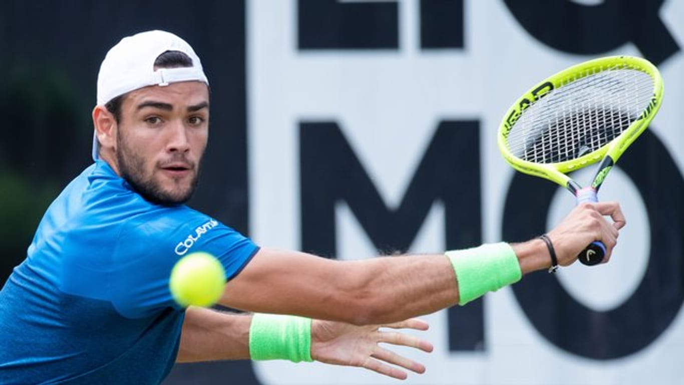 Tennisspieler Matteo Berrettini gewinnt den Titel in Stuttgart gegen Felix Auger-Aliassime.