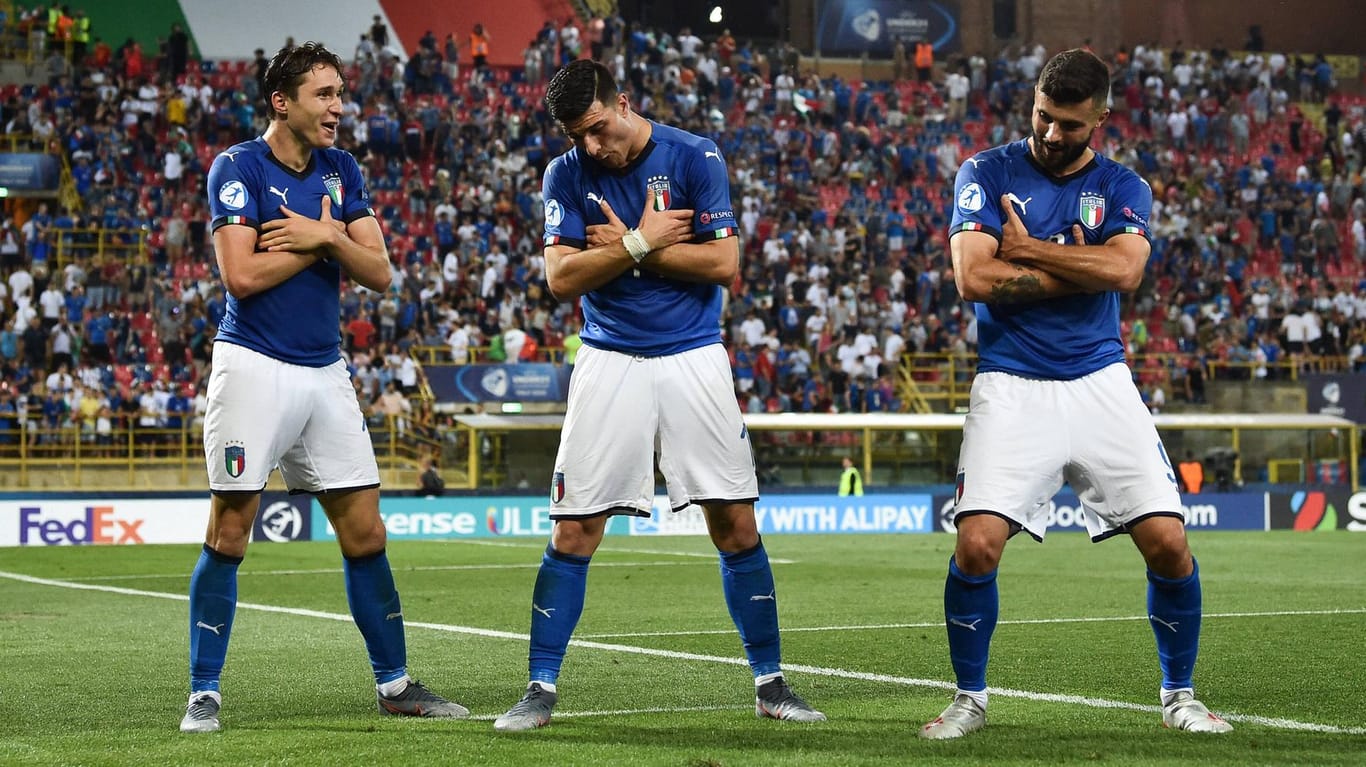 Erfolgreiches Offensivtrio: Federico Chiesa, Riccardo Orsolini und Patrick Cutrone feiern ihren Auftritt gegen Spanien.
