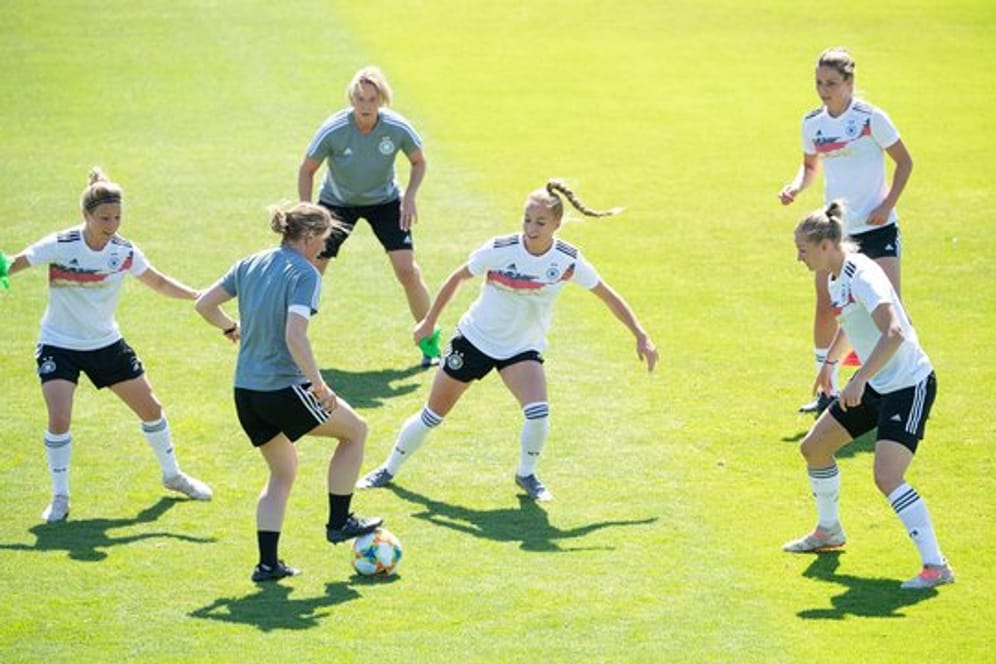 Die deutsche Frauen-Nationalmannschaft bereitet sich auf Südafrika vor.