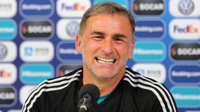 U21-Trainer Stefan Kuntz freut sich auf den Start der U21-Europameisterschaft. U21-Trainer Stefan Kuntz freut sich auf den Start der U21-Europameisterschaft.