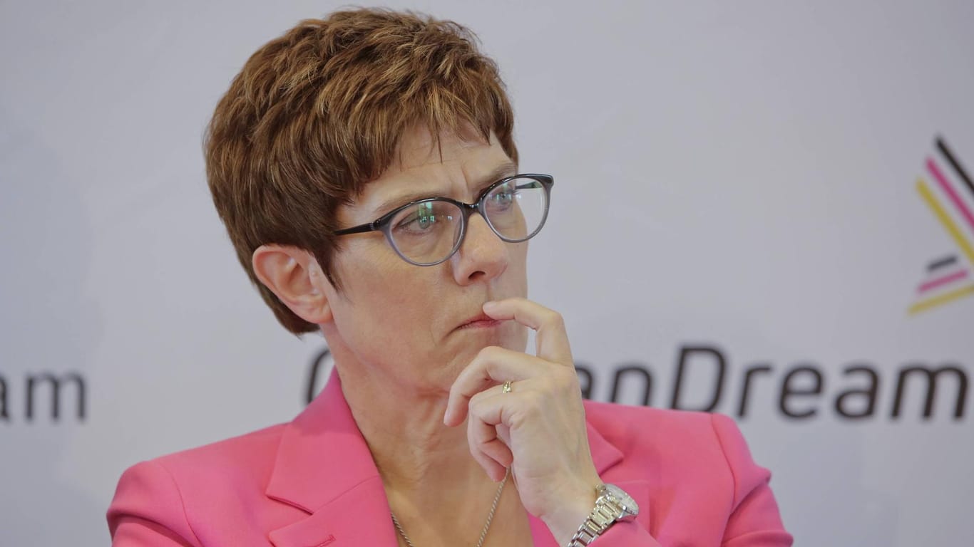 Die CDU-Parteivorsitzende Annegret Kramp-Karrenbauer: Sie hat mit einem Tweet zur Oberbürgermeisterwahl in Görlitz für Verärgerung gesorgt.