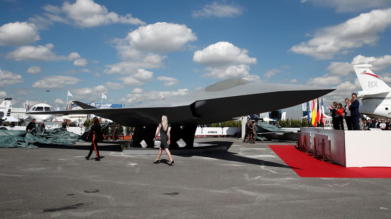 Die Luftfahrtmesse in Le Bourget bei Paris: Hier wurde ein Modell des neuen Kampfjets vorgestellt.