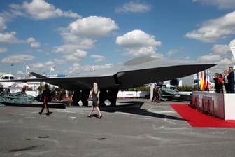 Die Luftfahrtmesse in Le Bourget bei Paris: Hier wurde ein Modell des neuen Kampfjets vorgestellt.
