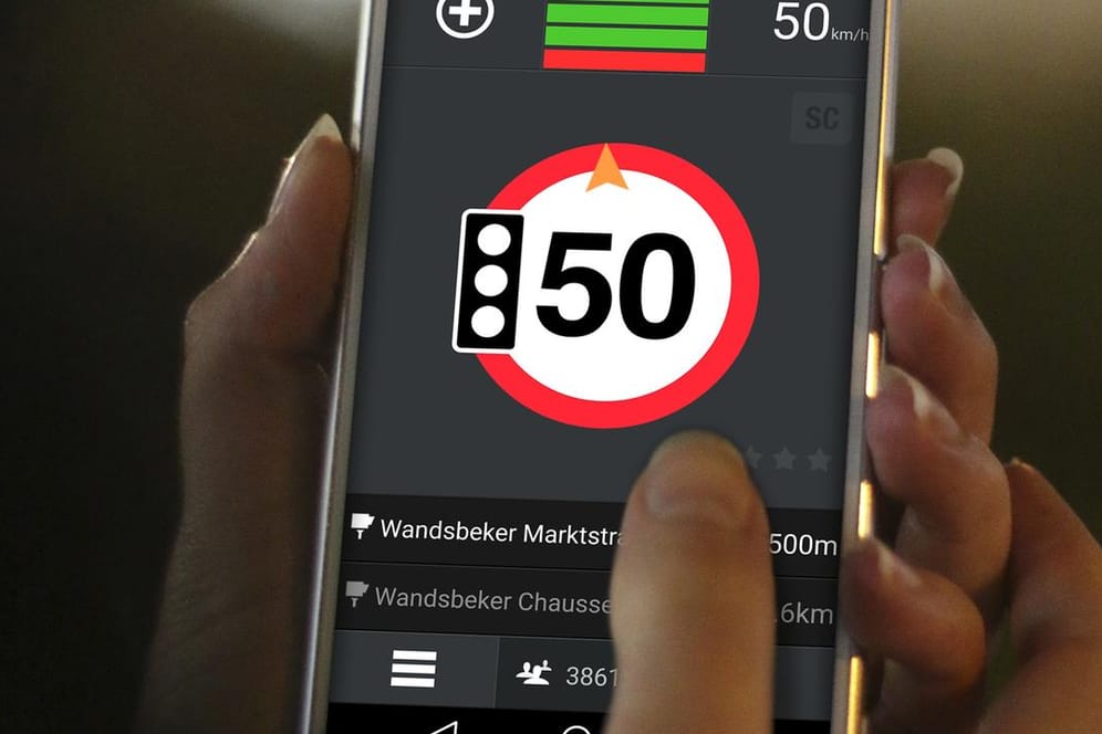 Blitzer-Warner auf dem Smartphone: Die Apps während einer Rast zu benutzen, ist kein Problem. Anders sieht es während der Fahrt aus.