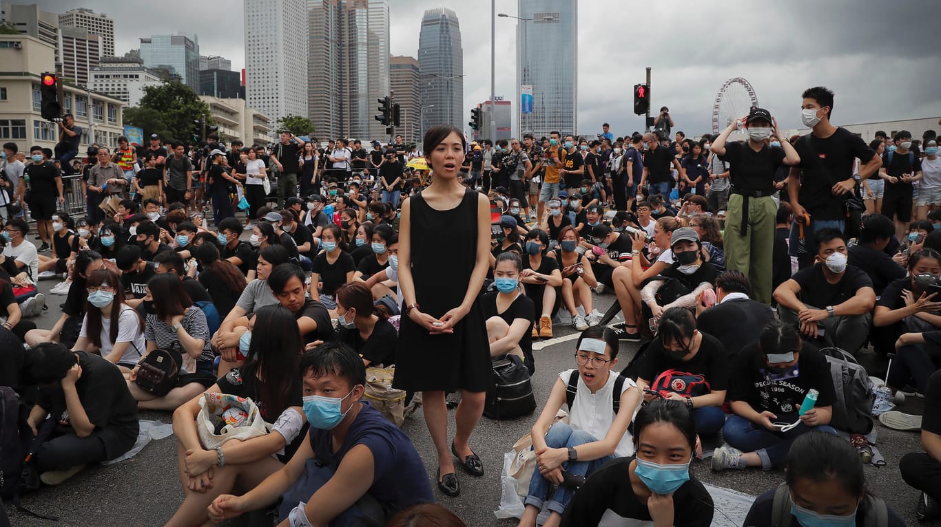 Eine Demonstrantin bei einer Kundgebung in Hongkong: Die strenge Strafverfolgung trieb noch mehr Demonstraten auf die Straße.