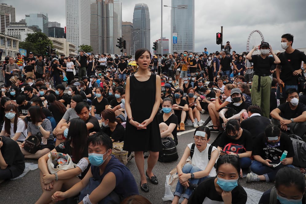 Eine Demonstrantin bei einer Kundgebung in Hongkong: Die strenge Strafverfolgung trieb noch mehr Demonstraten auf die Straße.