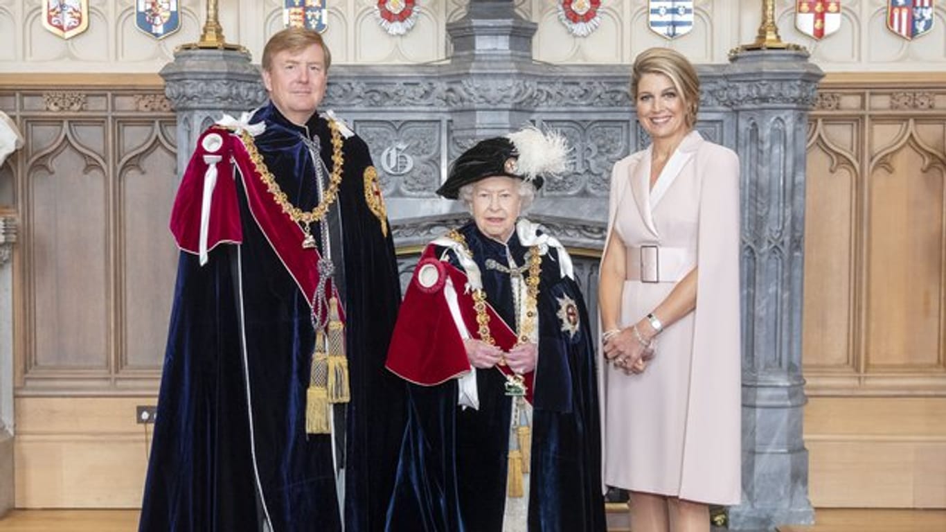 Queen Elizabeth (M) mit König Willem-Alexander von den Niederlanden und Königin Maxima in der St.