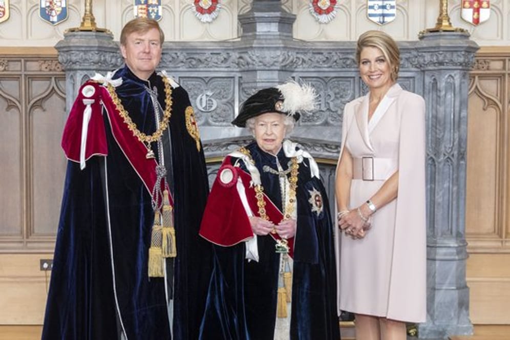 Queen Elizabeth (M) mit König Willem-Alexander von den Niederlanden und Königin Maxima in der St.