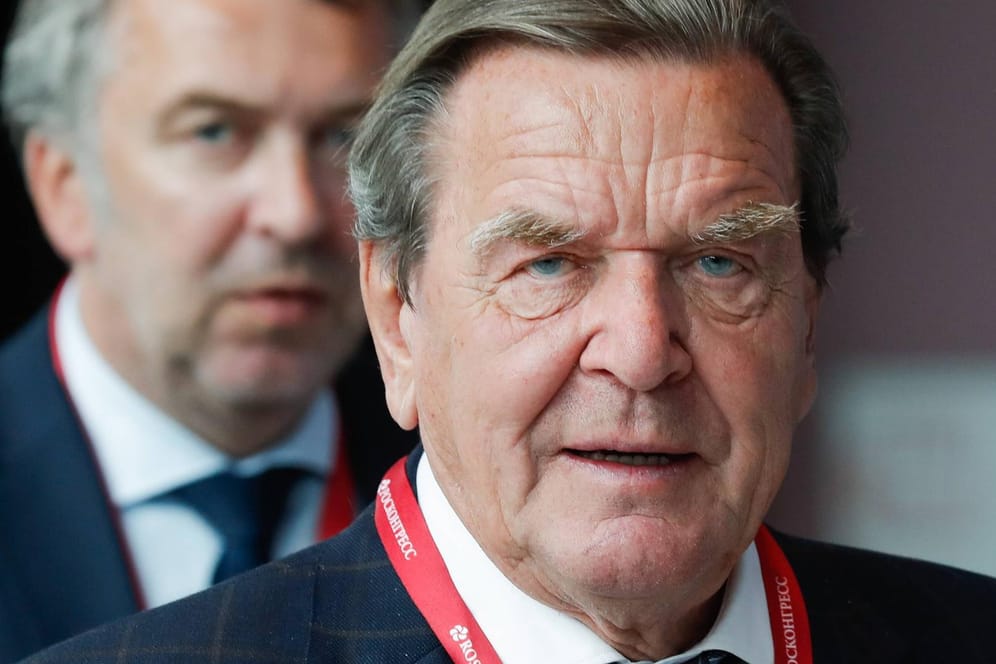 Gerhard Schröder: Er hat den Aufruf an seine Partei initiiert.