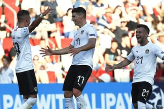 Die U21-Fußballer Österreichs feiern bei ihrem EM-Debüt den Sieg gegen Serbien.