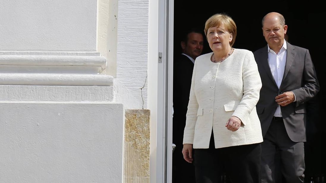 Kanzlerin Merkel und Vizekanzler Scholz: "Als Demokraten zusammenstehen".