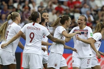 Norwegens Fußballerinnen feiern mit dem Sieg gegen Südkorea den Einzug ins Achtelfinale.