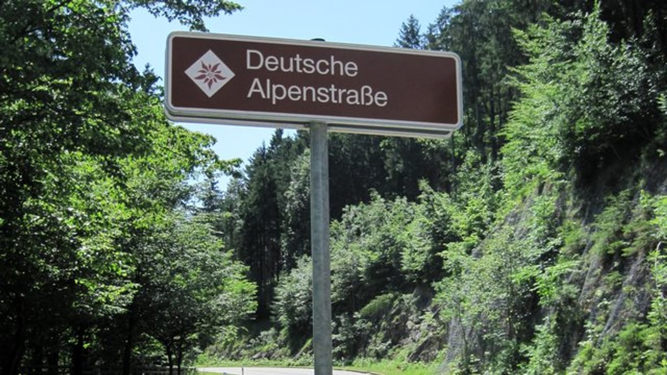 In Deutschland und Österreich gibt es für Gebirgsstraßen keine ausdrücklichen Regeln.