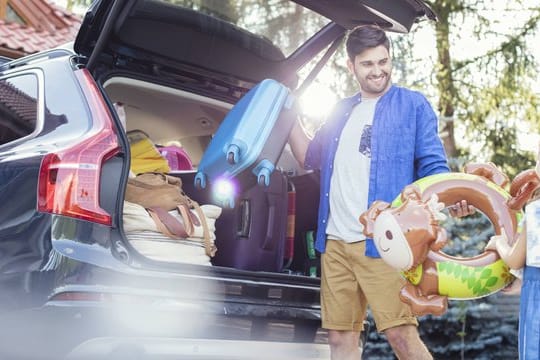 Entspannt starten: Das ist ein Baustein auf den Weg in den Urlaub mit dem Auto.