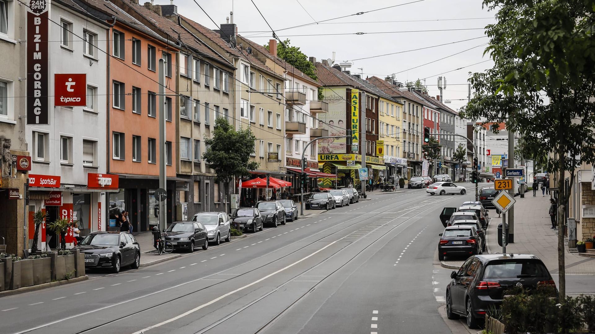 Die Altendorfer Straße im Essener Stadtteil Altendorf: Die Straße und die darauf verlaufenden Tramlinien waren über Stunden gesperrt. (Archivbild)