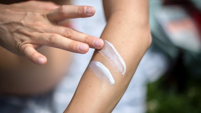 Die Haut braucht im Sommer Schutz. Die Haut braucht im Sommer Schutz.