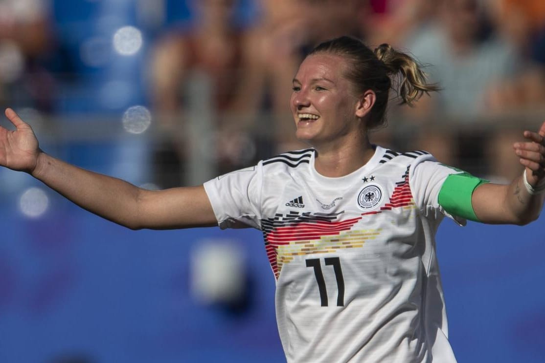 Es läuft bei den DFB-Frauen: Kapitänin Alexandra Popp jubelt nach ihrem Treffer bei Sieg gegen Südafrika, dem dritten Erfolg im dritten WM-Spiel.