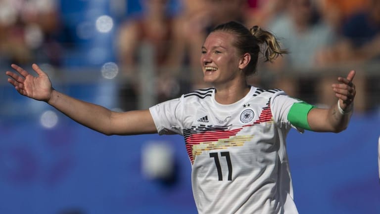 Es läuft bei den DFB-Frauen: Kapitänin Alexandra Popp jubelt nach ihrem Treffer bei Sieg gegen Südafrika, dem dritten Erfolg im dritten WM-Spiel.