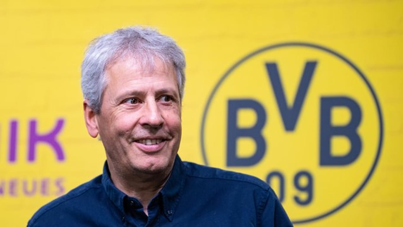 Lucien Favre hat seinen Vertrag als Trainer beim BVB vorzeitig verlängert.