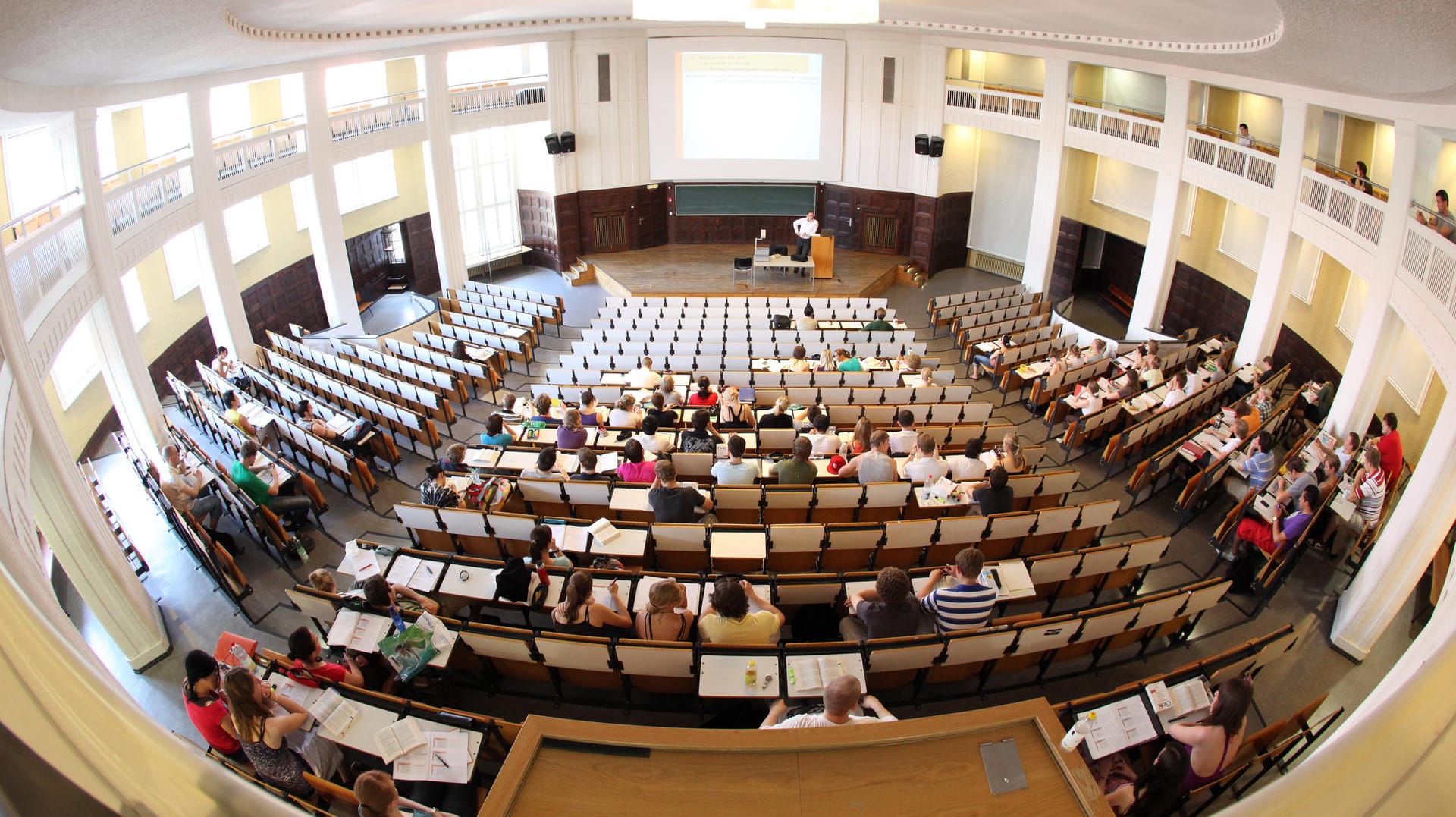 Wettbewerb um Studienplätze Wettbewerb um Studienplätze