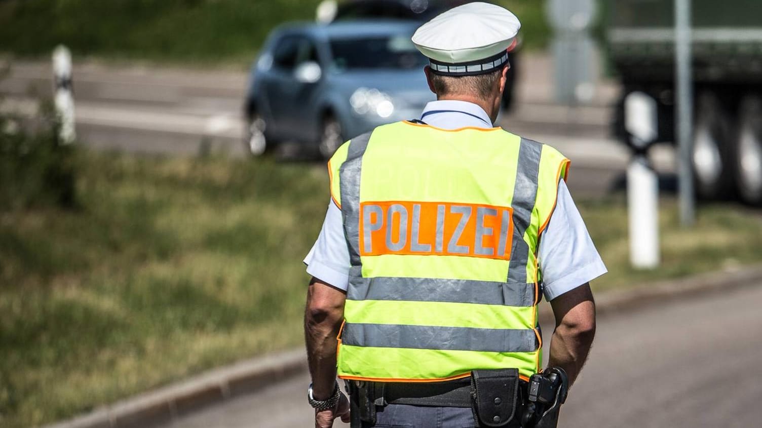 Eine Polizeikontrolle (Symbolbild): Ein Mann hat sein Sperma anstelle einer Urinprobe abgegeben.