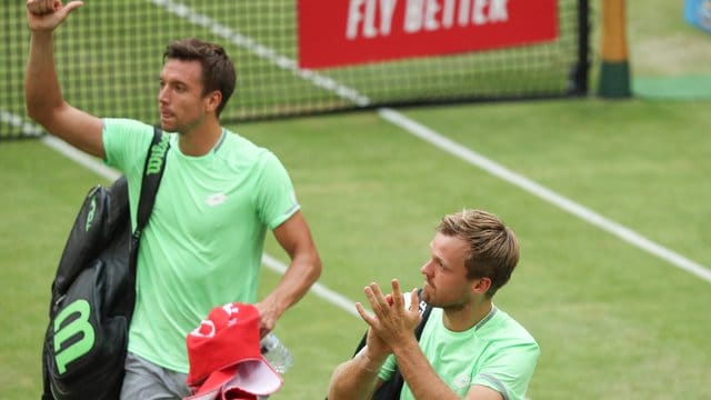 Mussten sich in Halle früh verabschieden: Andreas Mies (l) und Kevin Krawietz.