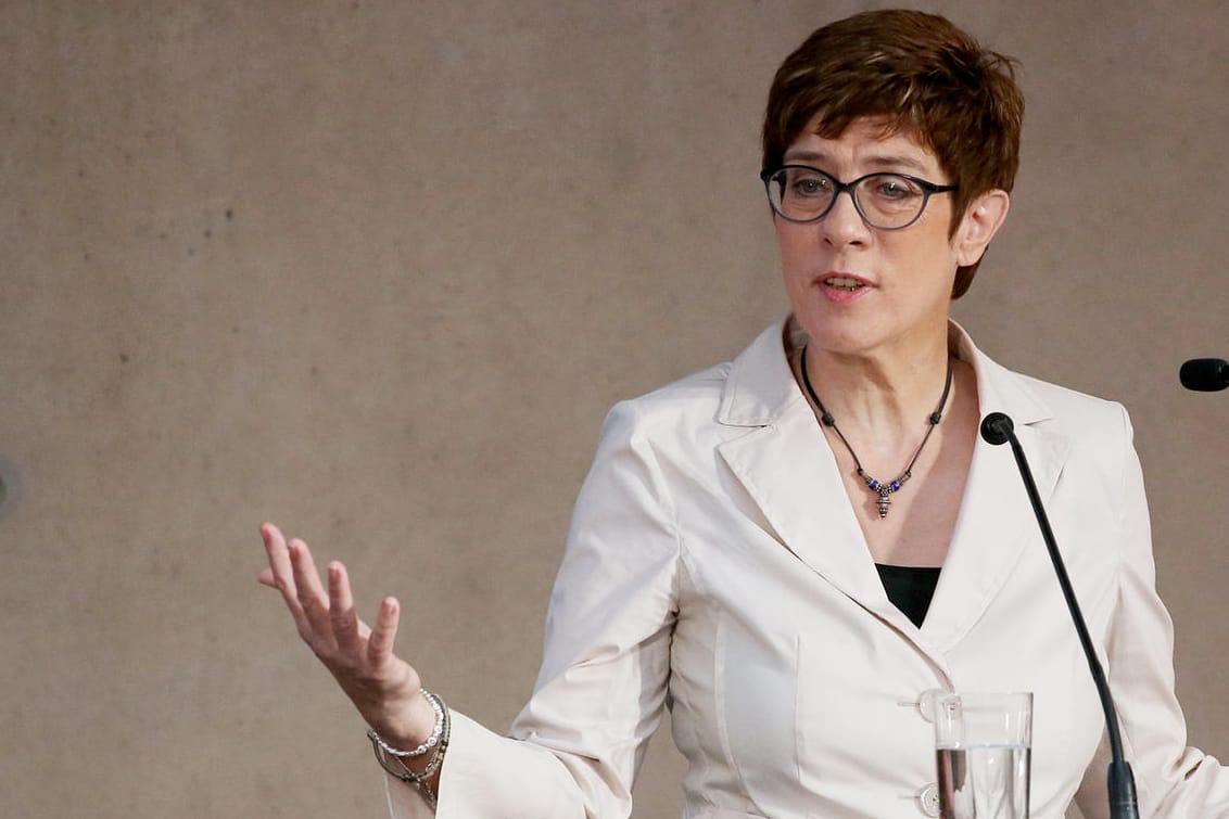 Annegret Kramp-Karrenbauer : Die CDU-Vorsitzende hat sich bisher nicht zu dem Bericht geäußert.