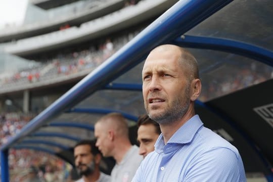 Gregg Berhalter (r) holte mit seinem Team zum Start in den Gold Cup einen ungefährdeten Sieg über Guyana.