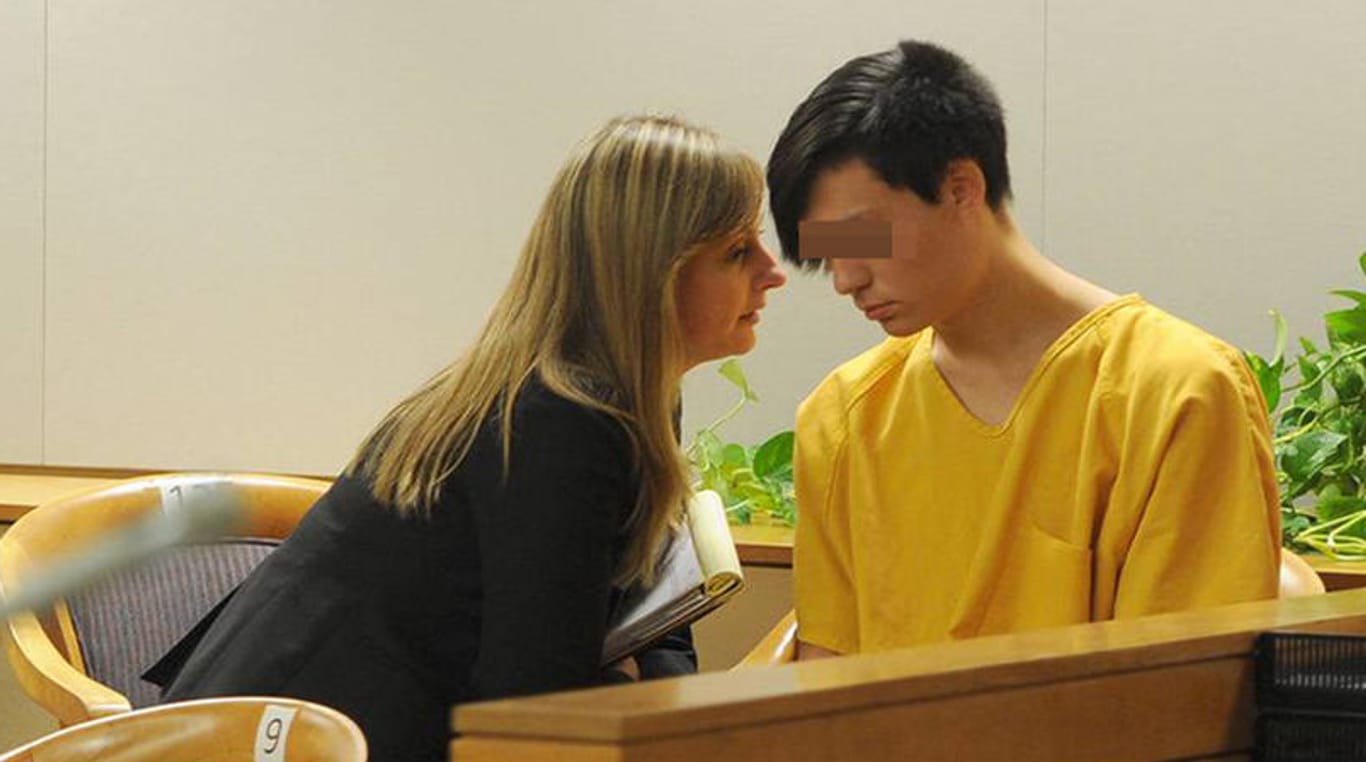 Einer angeklagten Teenager vor Gericht: Drei Jugendliche sollen in Alaska eine 19-Jährige getötet haben.