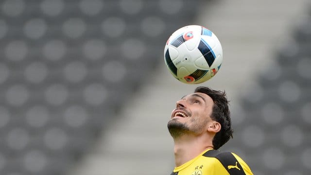 Nach Dortmunds langjährigen Trainer Ottmar Hitzfeld ist ein Wechsel von Mats Hummels zum BVB sinnvoll.