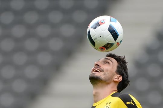 Nach Dortmunds langjährigen Trainer Ottmar Hitzfeld ist ein Wechsel von Mats Hummels zum BVB sinnvoll.