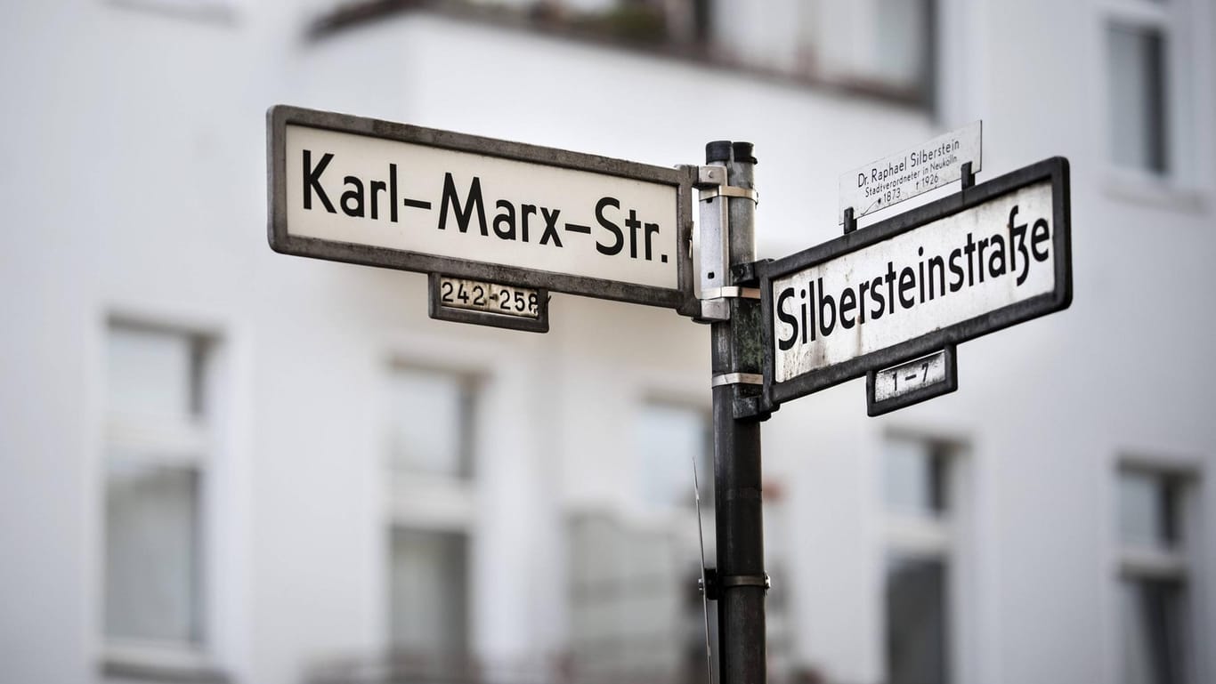 Kreuzung Karl-Marx-Straße/Silbersteinstraße: Die Polizei musste anrücken, weil Wasser durch die Decke einer Wohnung lief. (Archivbild)
