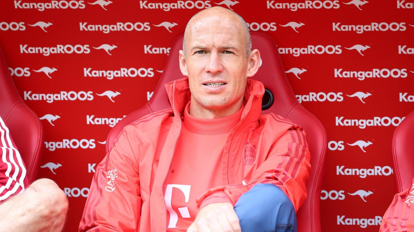 Arjen Robben: Die Zukunft des Superstars aus den Niederlanden ist nach seinem Abschied vom FC Bayern noch ungewiss.