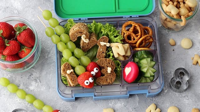 Obst, Buchstabenbrot und Zahlenkeksen soll der Schulstart extra lecker werden.