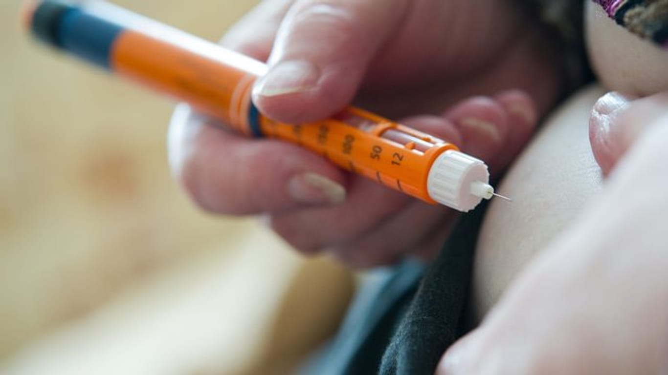 Bei Insulin-Injektionen sollten Diabetiker nicht am falschen Ende sparen.