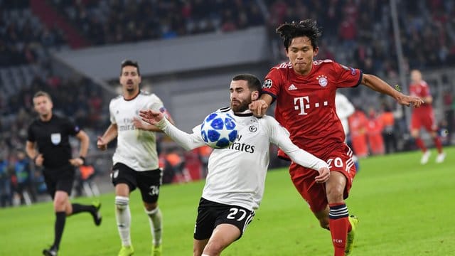 Südkoreanisches Toptalent Wooyeong Jeong (r) wechselt zum SC Freiburg.