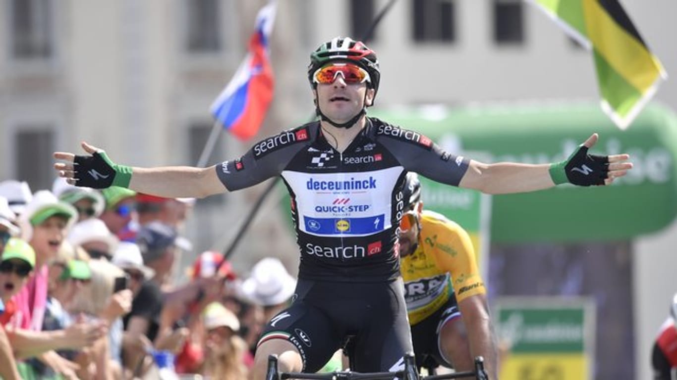 Radprofi Elia Viviani vom Team Deceuninck-Quick-Step gewinnt auch die fünfte Etappe.