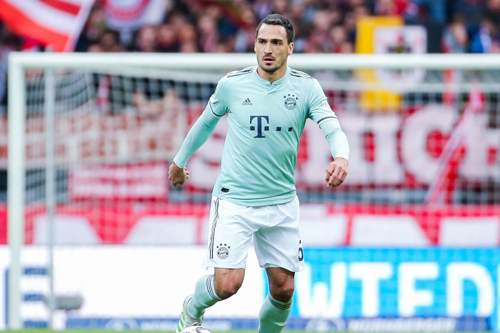 Mats Hummels: Wechselfreude sorgt für Netz-Lacher.