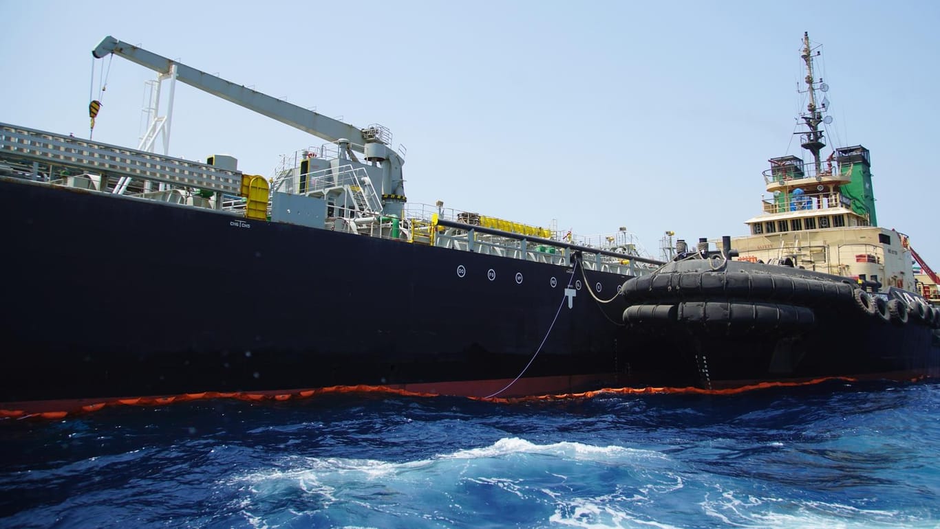 Der beschädigte Tanker im Golf von Oman: Steckt der Iran hinter den Angriffen? Das US-Militär legt weitere Indizien vor.