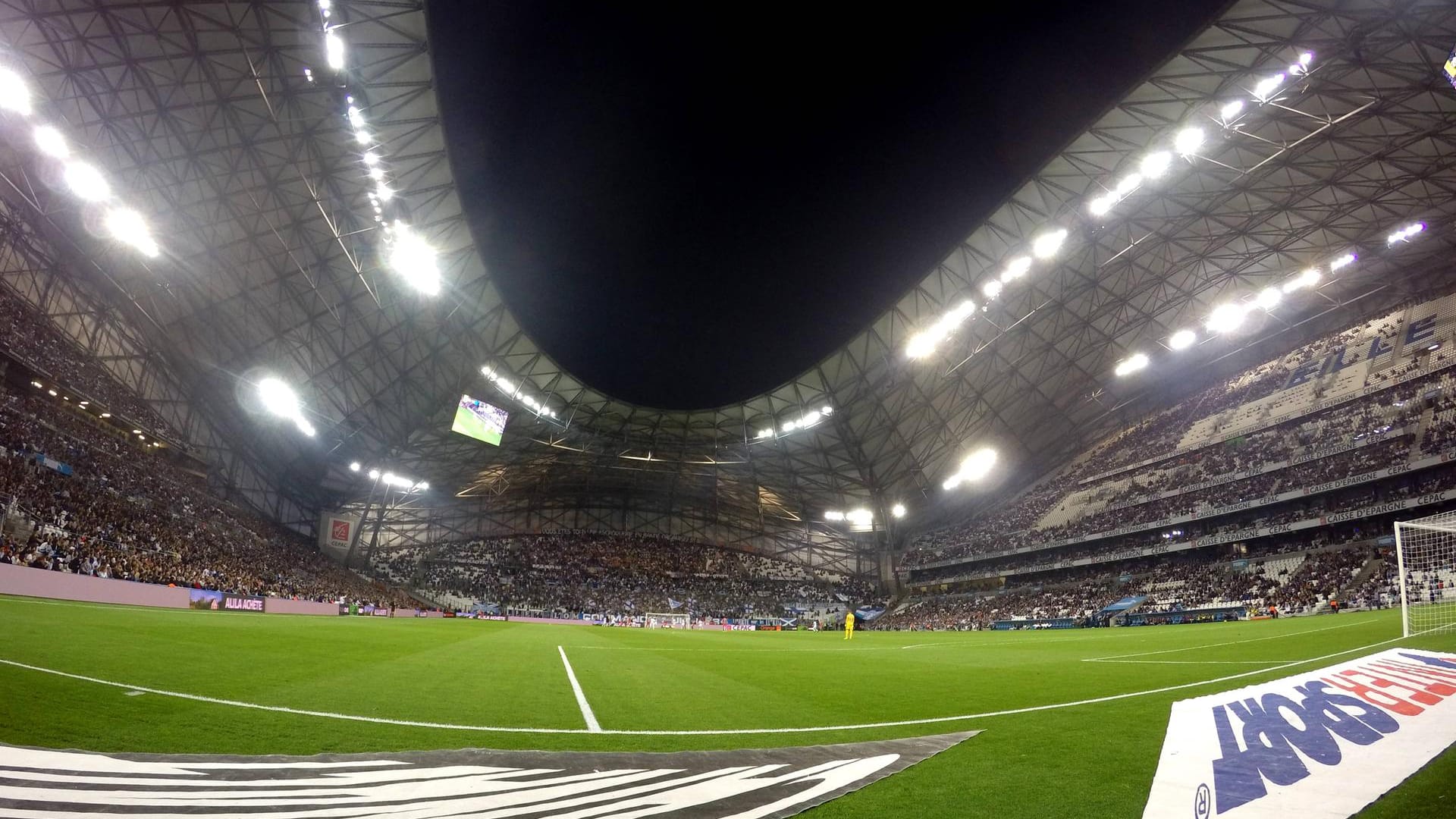 Stade Velodrome: Heimstätte von Olympique Marseille. Der Klub hat gegen das Financial Fairplay verstoßen. Stade Velodrome: Heimstätte von Olympique Marseille. Der Klub hat gegen das Financial Fairplay verstoßen.