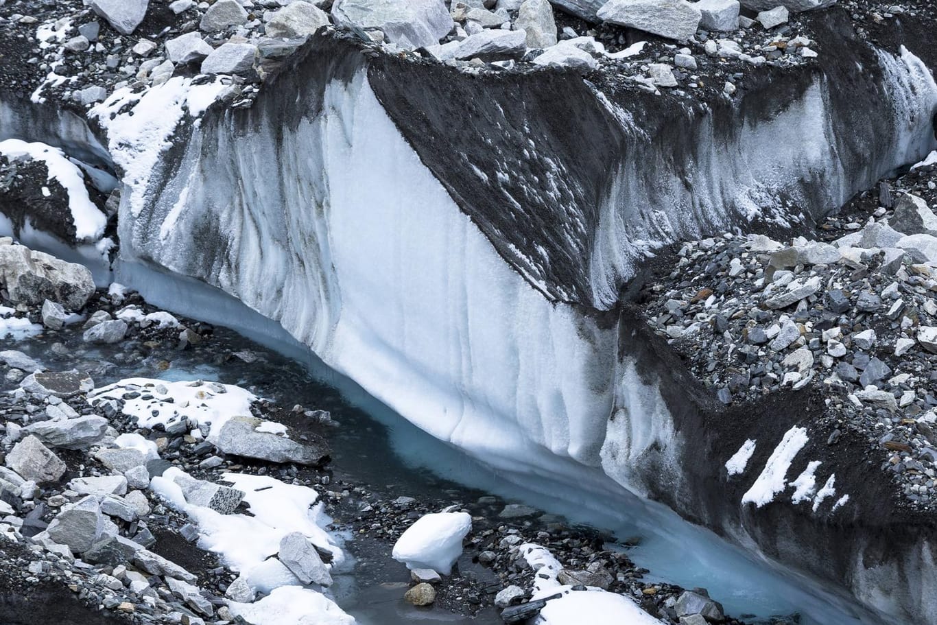 Eisblöcke am Khumbu-Gletscher am Mount Everest: Die Gletscher im Himalaya-Gebirge schmelzen nach einer Studie in diesem Jahrhundert doppelt so schnell wie im letzten Viertel des vergangenen Jahrhunderts.